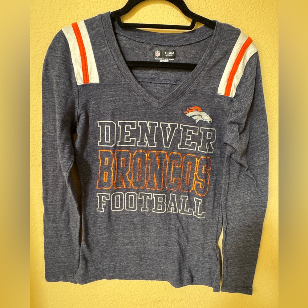 Denver Broncos NFL Team Apparel Blue and Orange T Shirt Size Small